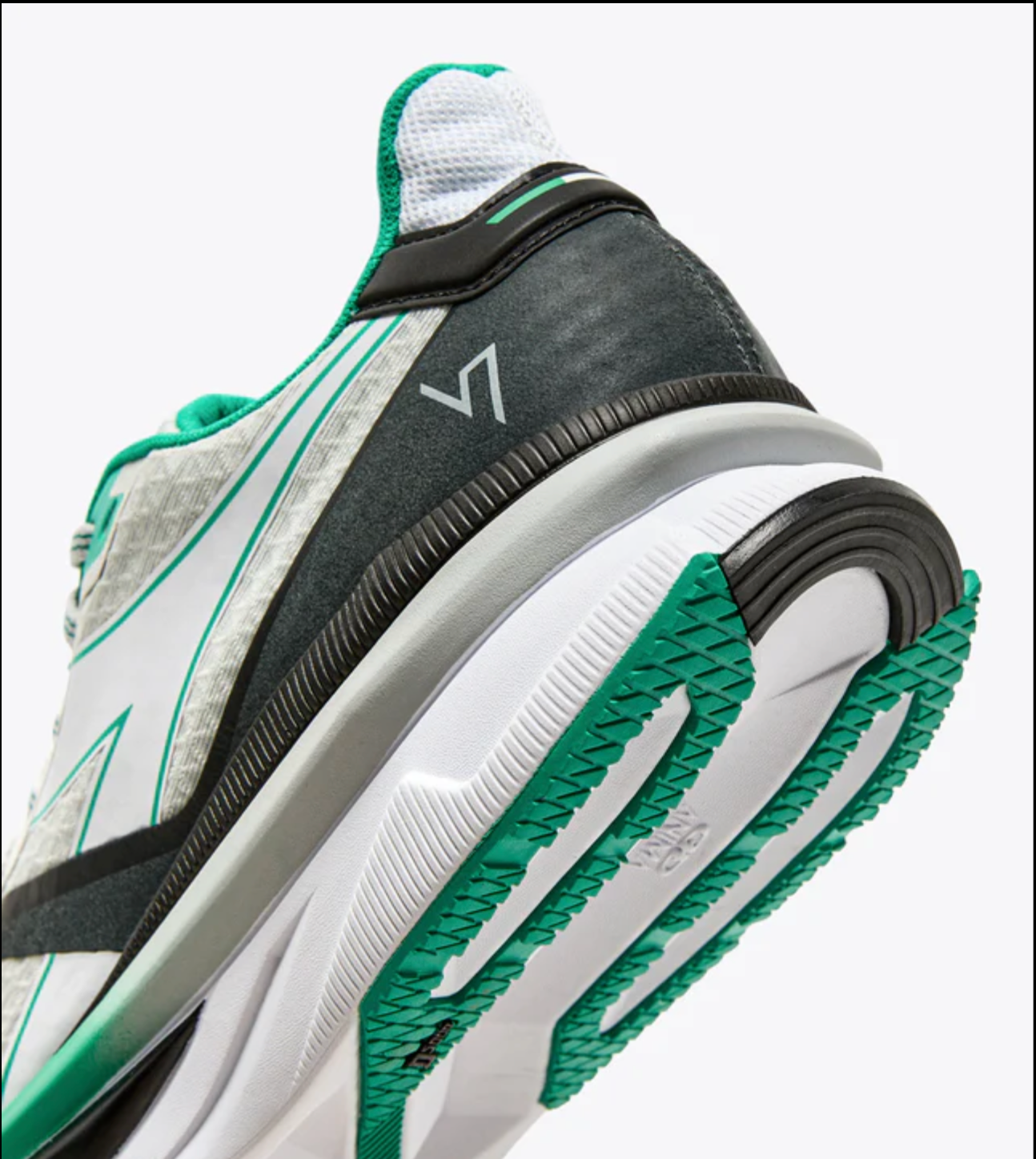 Men's Atomo V7000