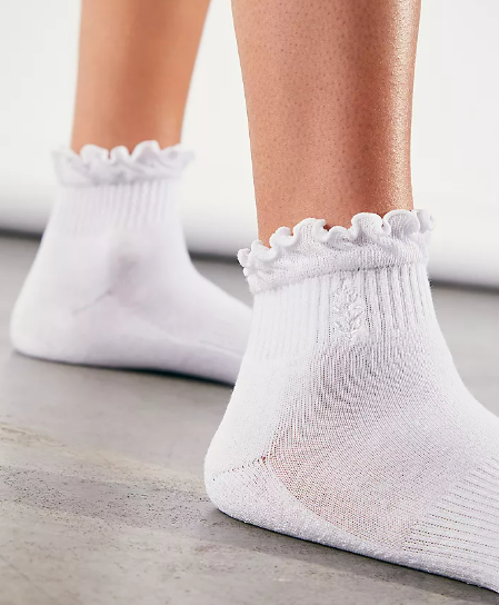 Movement Classic Ruffle Socks