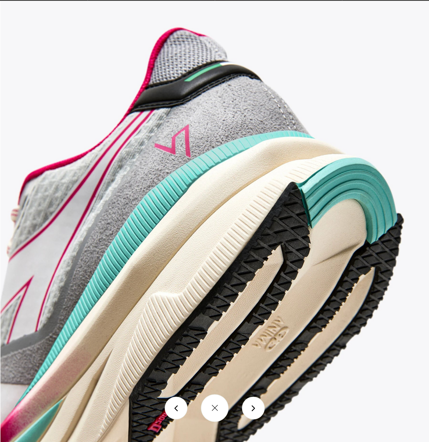 Women's Atomo V7000
